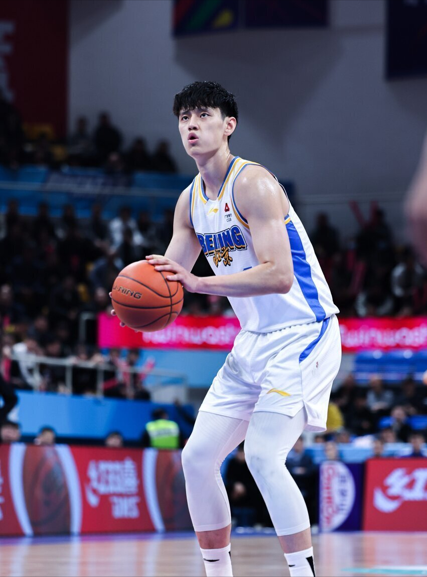 下载开云-许利民怒批球员摆大牌！赛后整顿更衣室，怒批一人不是周琦而是他