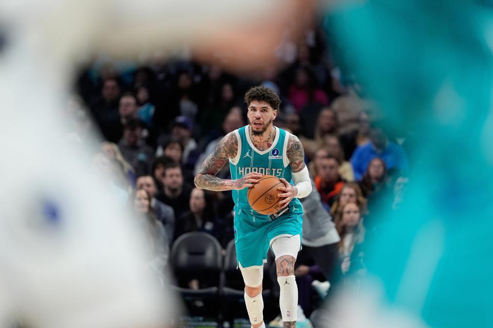 开云团队-18战15胜！黄蜂8人上双大胜独行侠升东部第九 三球15+5+9+5